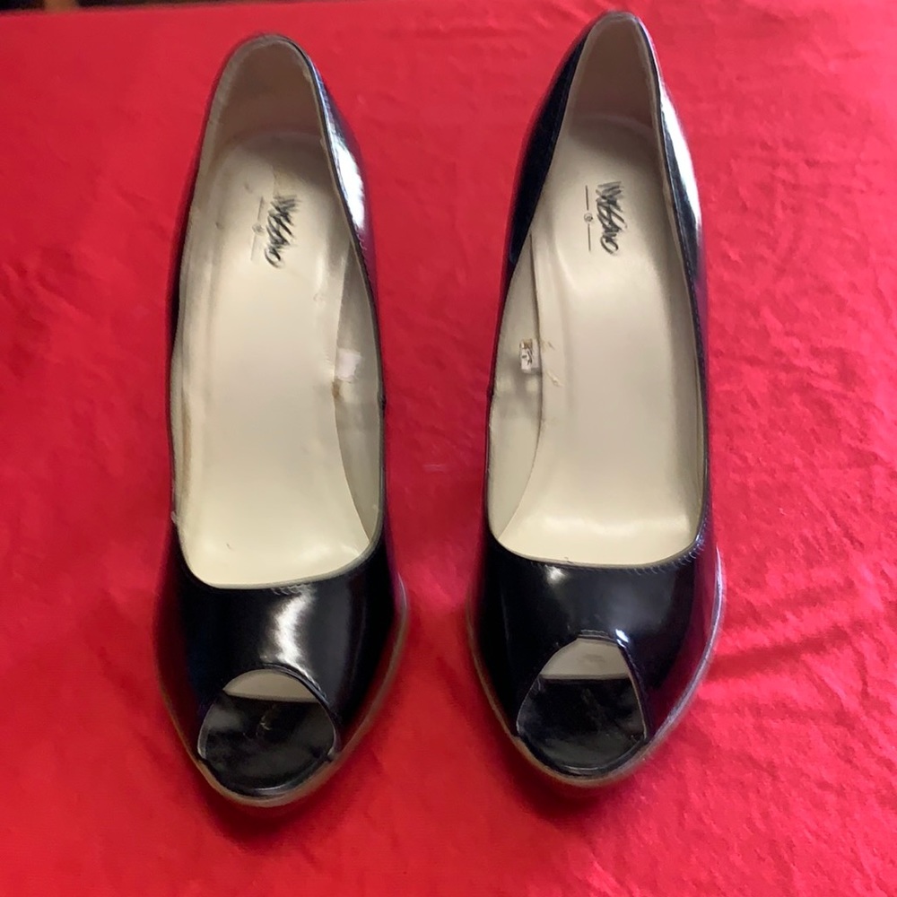 Black PanLeather peep toe 2” heel w wood grain h/s